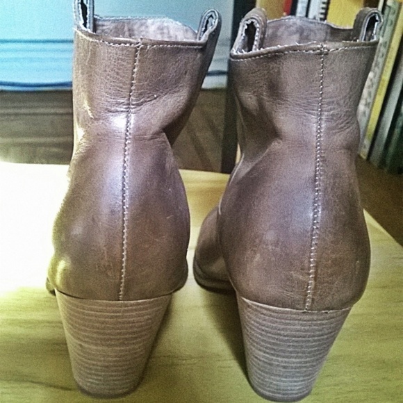 Like New Aldo Genuine Leather Booties - Picture 4 of 8